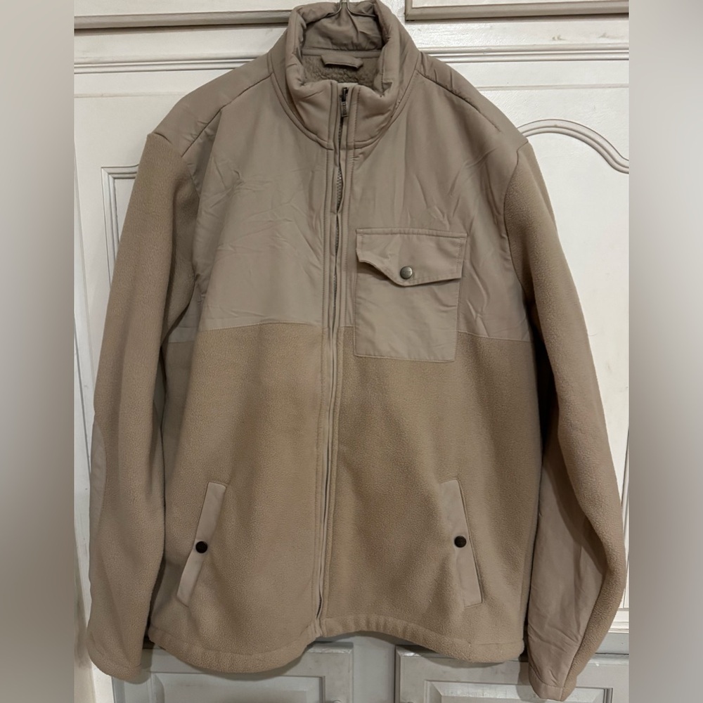 Vuori Men's Beige Lightweight Jacket